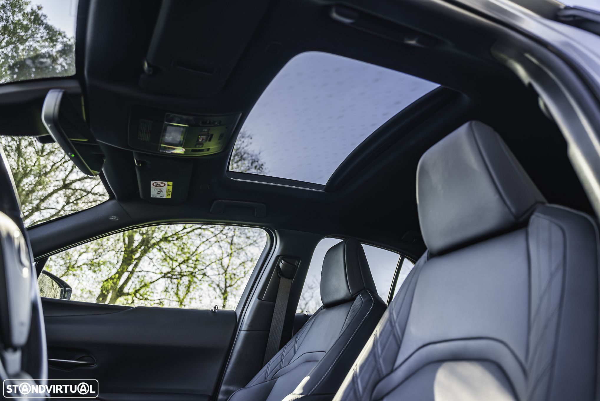 Lexus UX 250h Sport (Ecrã 12.3) - 18