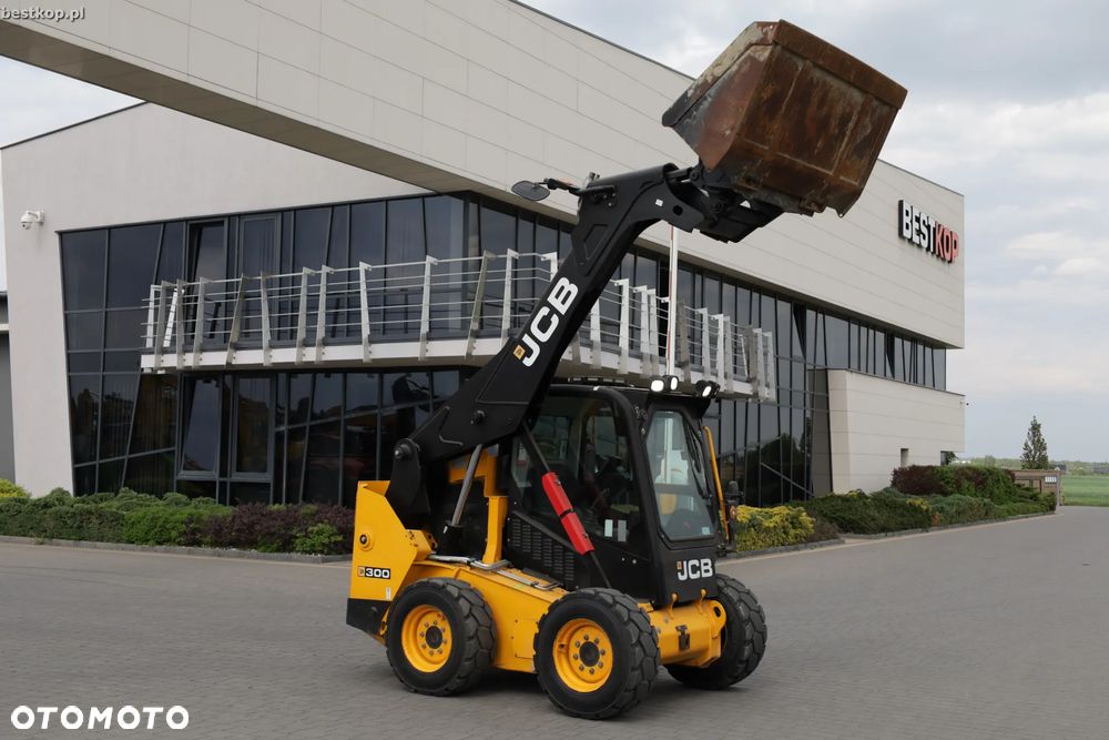 JCB 300 T4 Miniładowarka Skid steer - 15