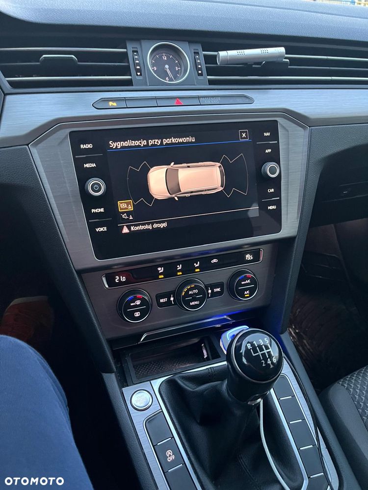 Volkswagen Passat - 9