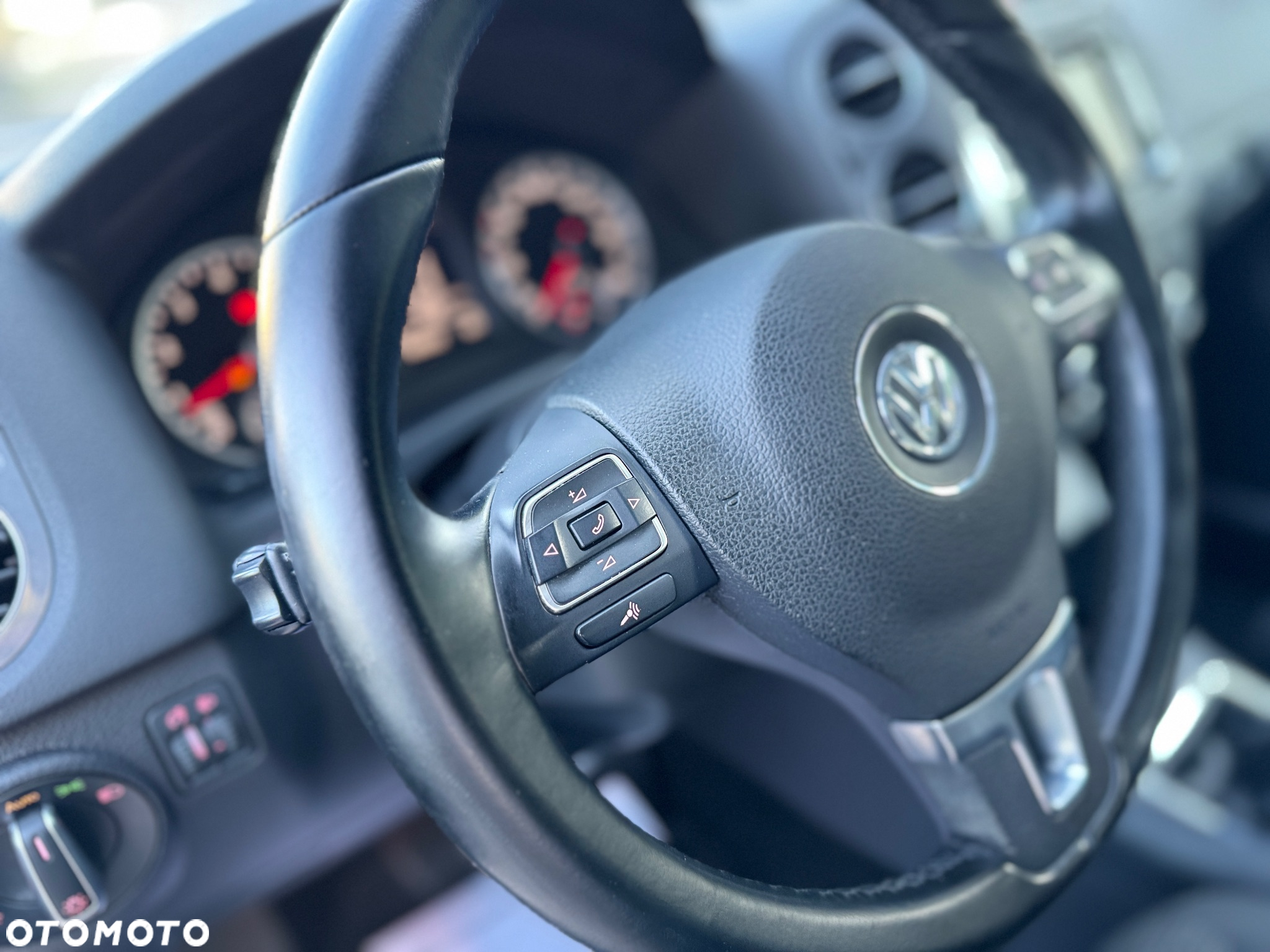 Volkswagen Tiguan - 24