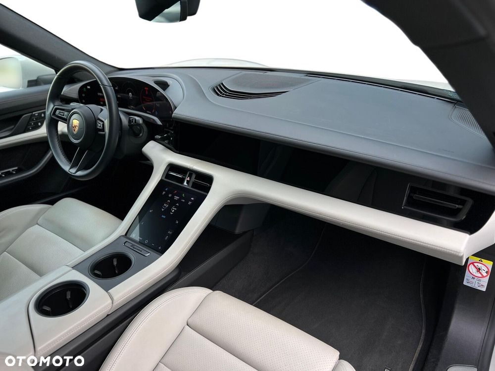 Porsche Taycan - 23
