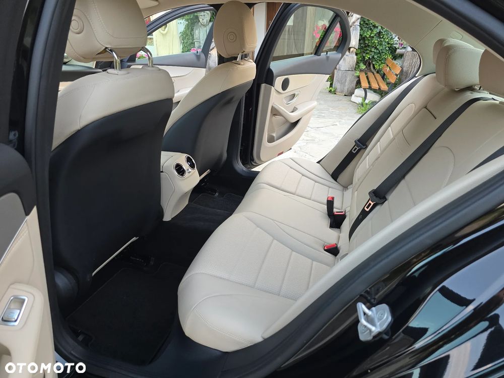 Mercedes-Benz Klasa C 180 Exclusive - 34