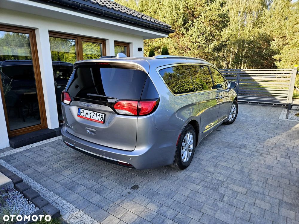 Chrysler Pacifica - 6