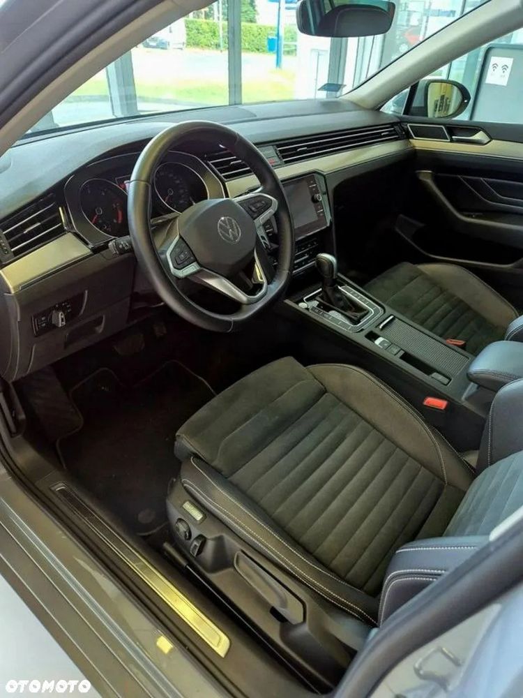 Volkswagen Passat 2.0 TDI Elegance DSG - 9