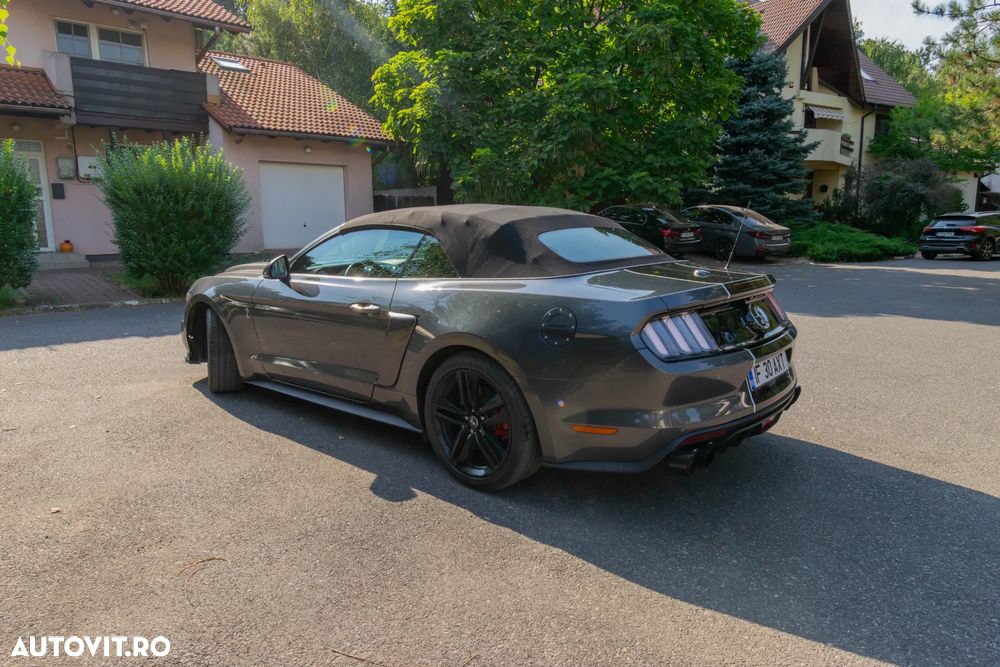 Ford Mustang - 8
