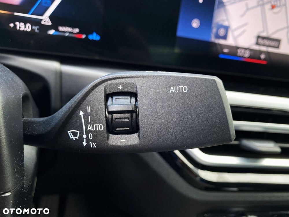 BMW Seria 3 318d mHEV - 37