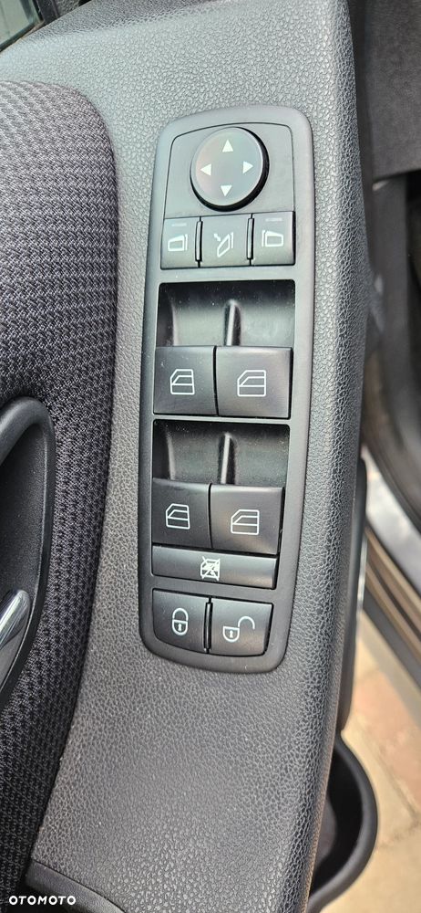 Mercedes-Benz Klasa B 180 BlueEFFICIENCY SPORT EDITION - 26