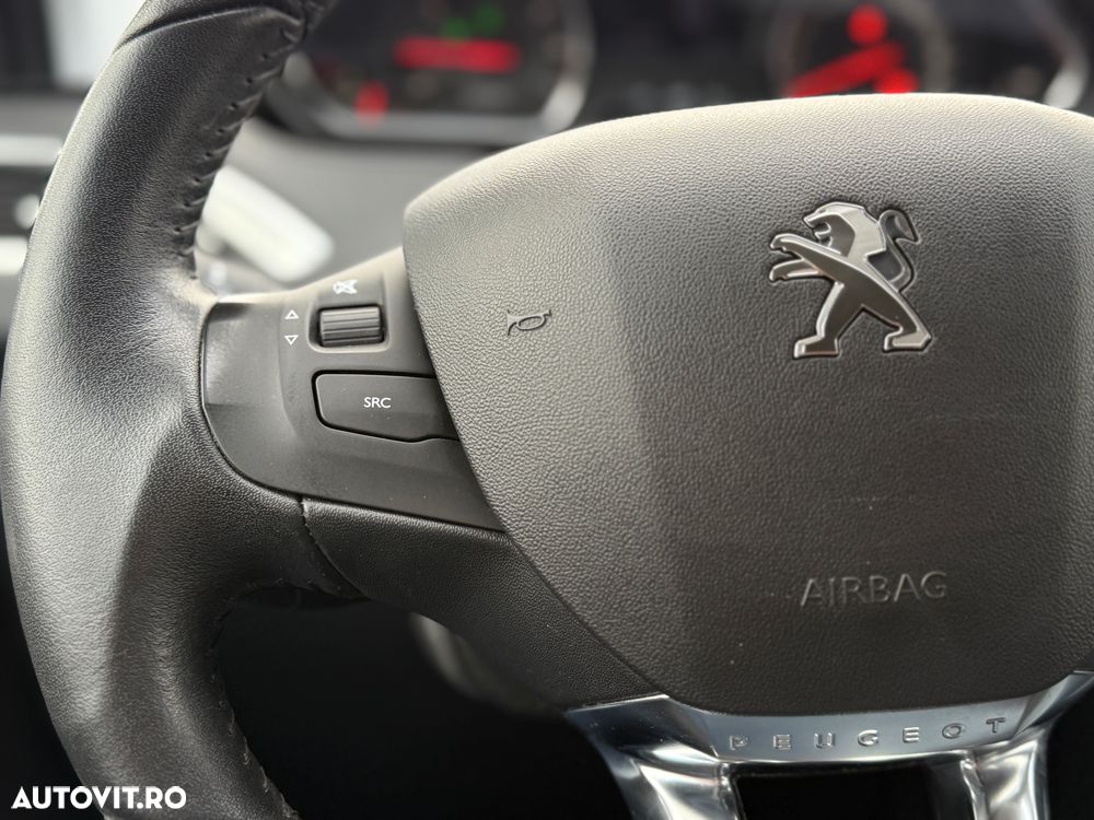 Peugeot 208 82 PureTech Style - 6