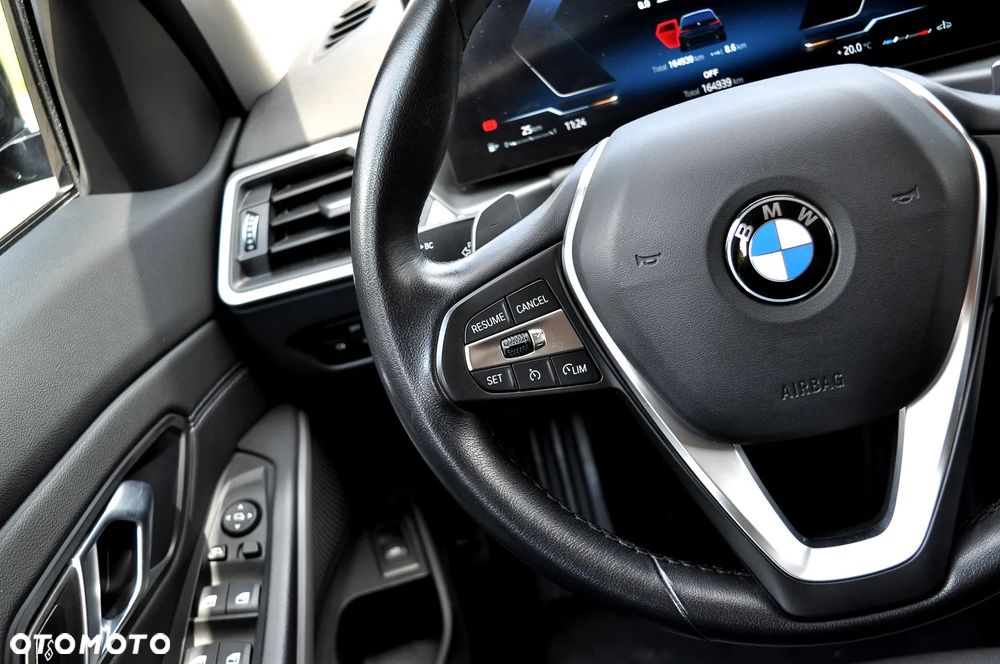 BMW Seria 3 318d Sport Line Shadow - 25