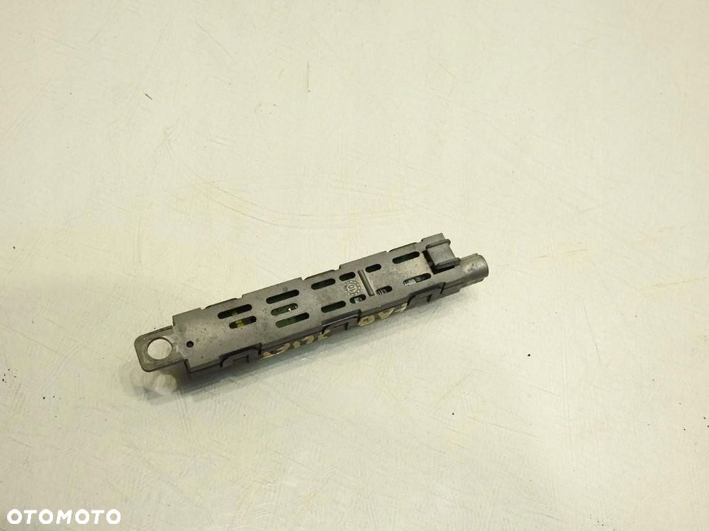 WZMACNIACZ ANTENOWY SKODA FABIA II 5J0035577 - 6