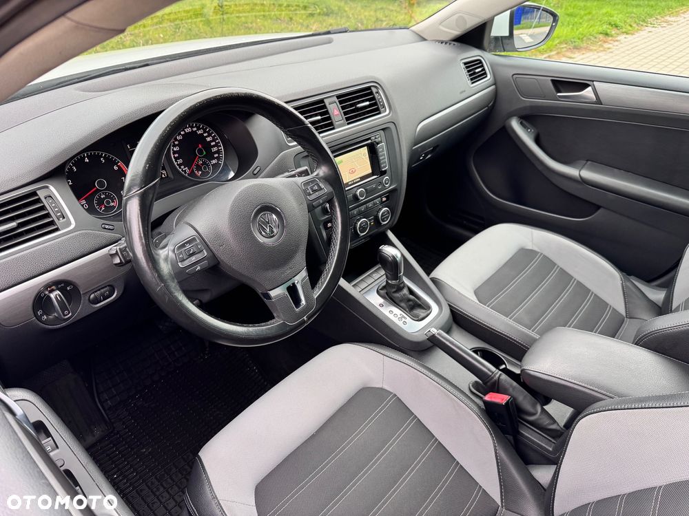 Volkswagen Jetta 1.4 TSI Highline DSG - 17