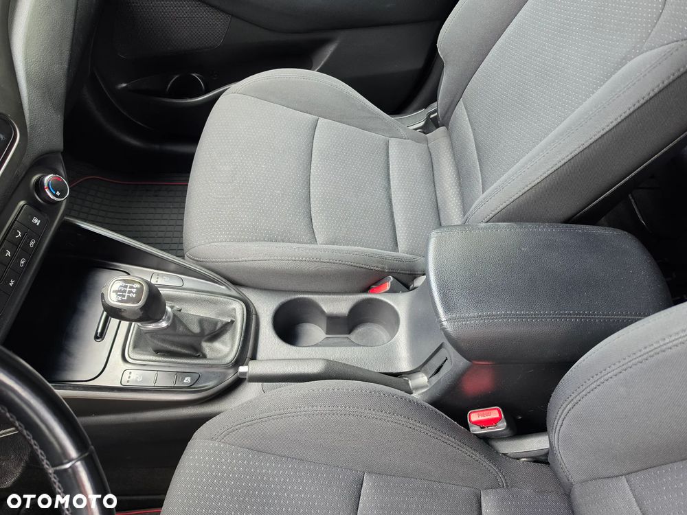 Kia Carens 1.6 GDI Attract - 29