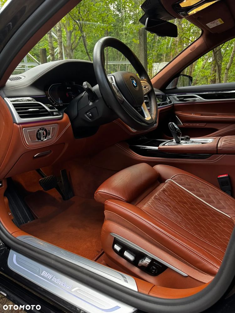 BMW Seria 7 745e - 14