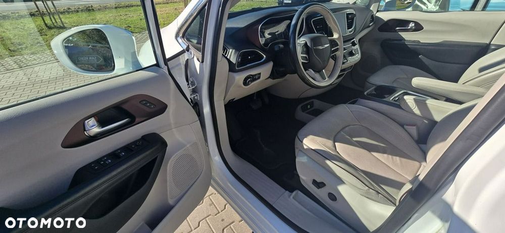 Chrysler Pacifica - 8