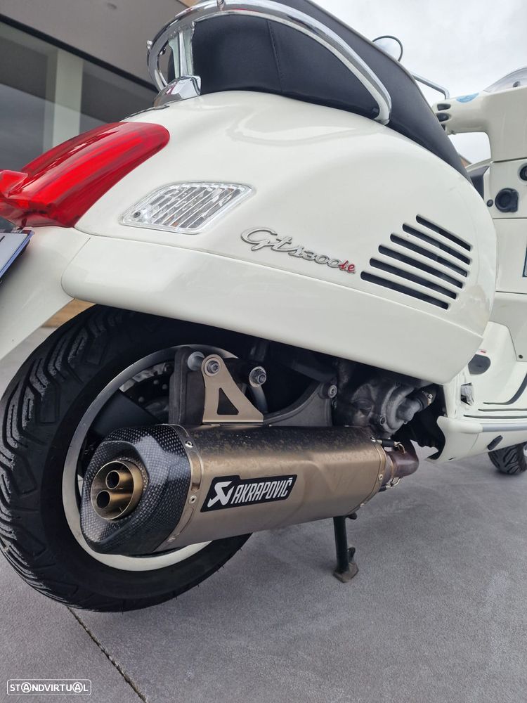 Piaggio Vespa GTS 300 Super - 5