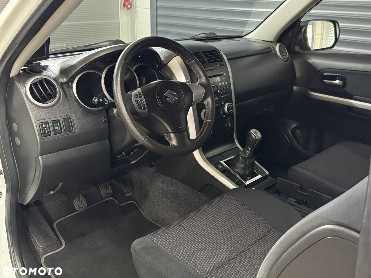 Suzuki Grand Vitara 2.4 Premium - 11