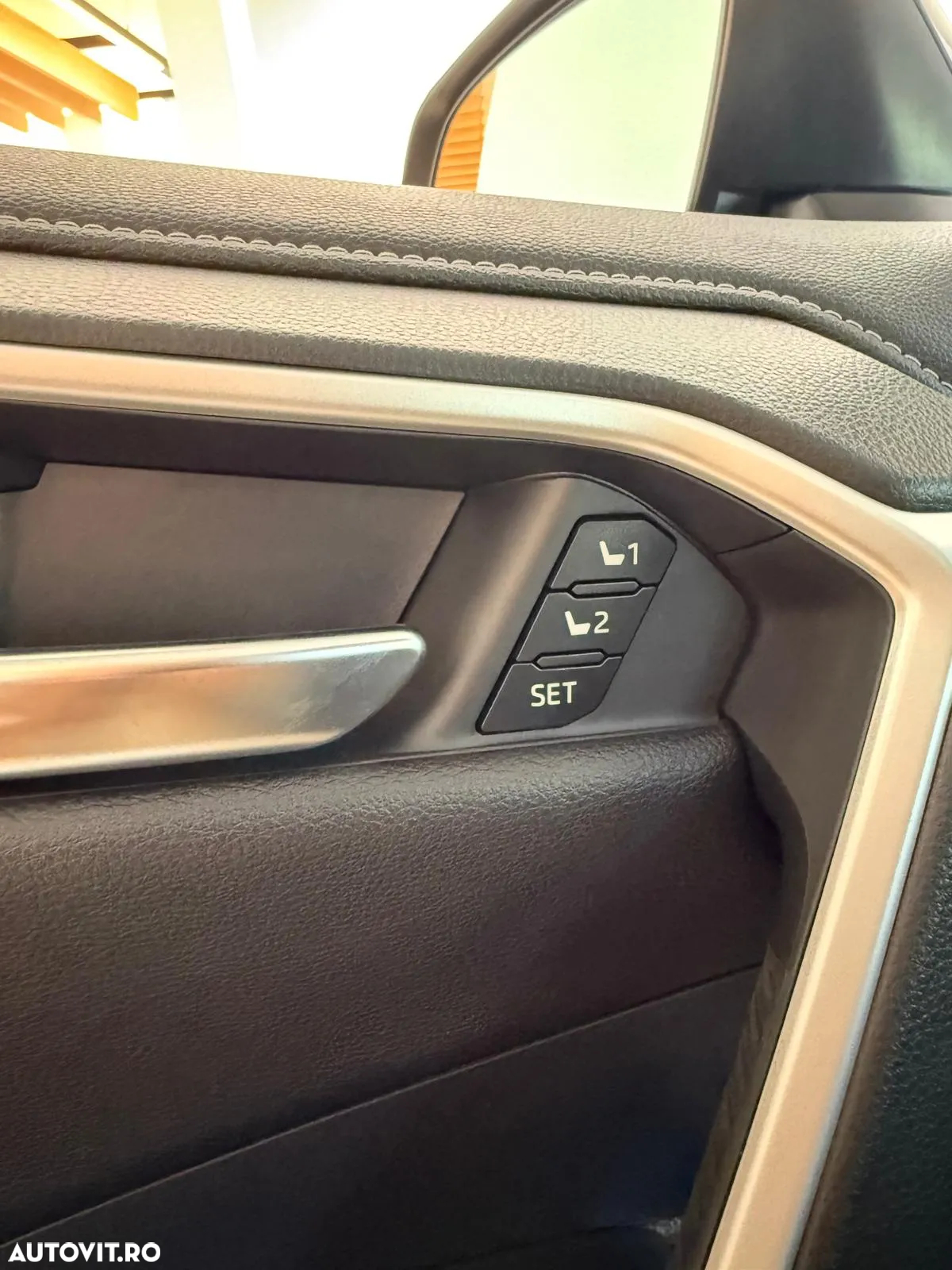 Toyota RAV4 2.5 Hybrid VVT-iE 4x4 Luxury Premium - 23