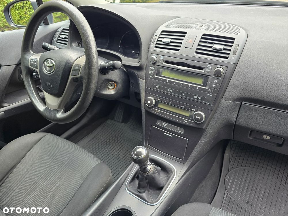 Toyota Avensis 1.6 Sol - 14