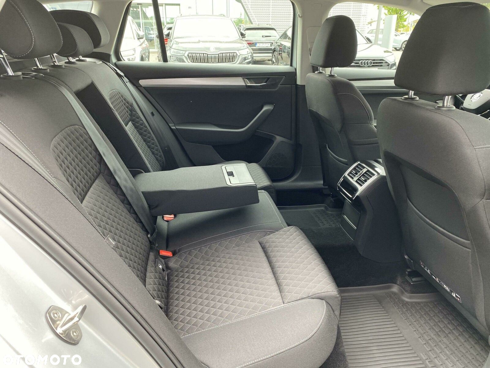 Skoda Superb 2.0 TDI SCR Ambition DSG - 17