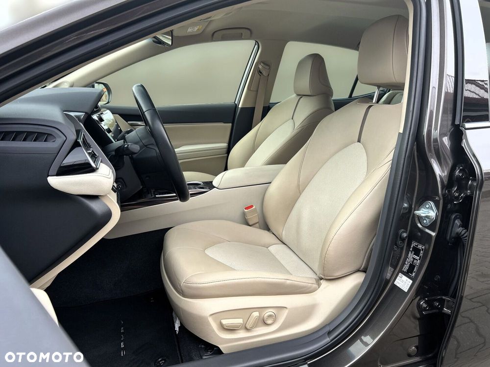 Toyota Camry 2.5 Hybrid Executive CVT - 15