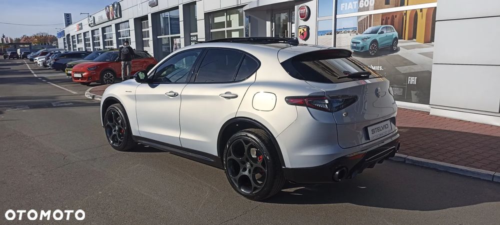 Alfa Romeo Stelvio 2.0 Turbo 16V AT8-Q4 Veloce - 3