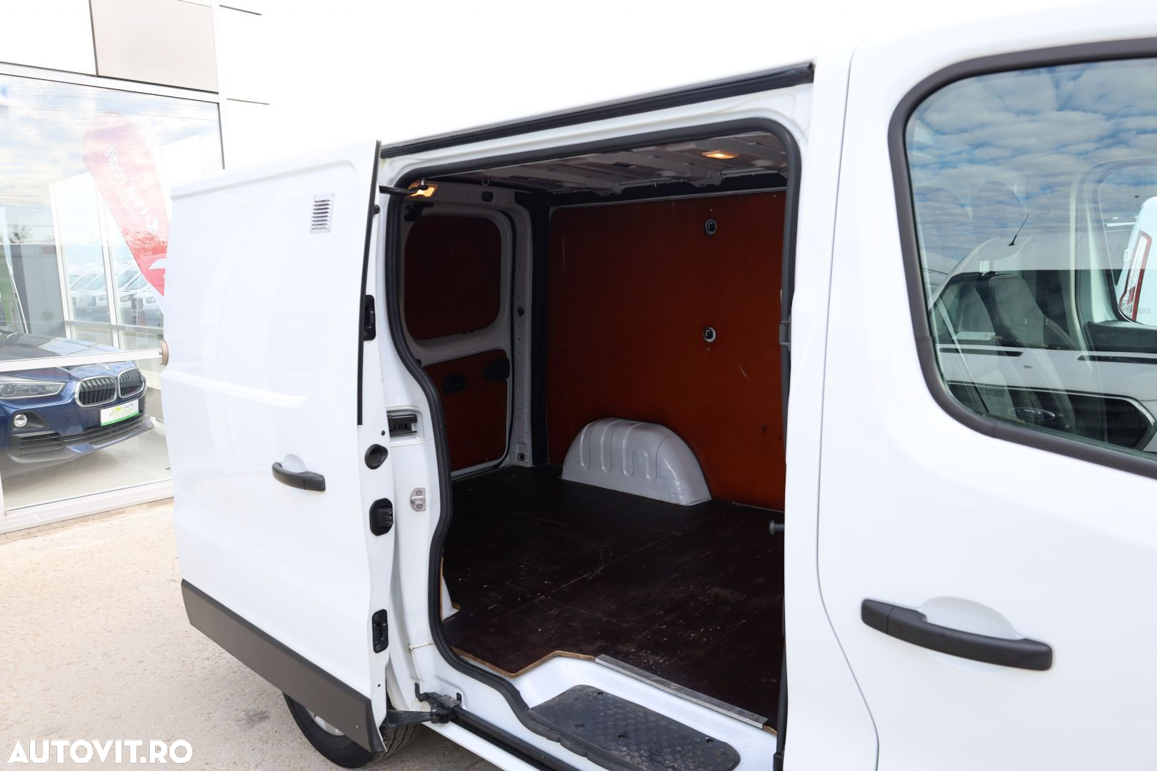 Renault Trafic - 12