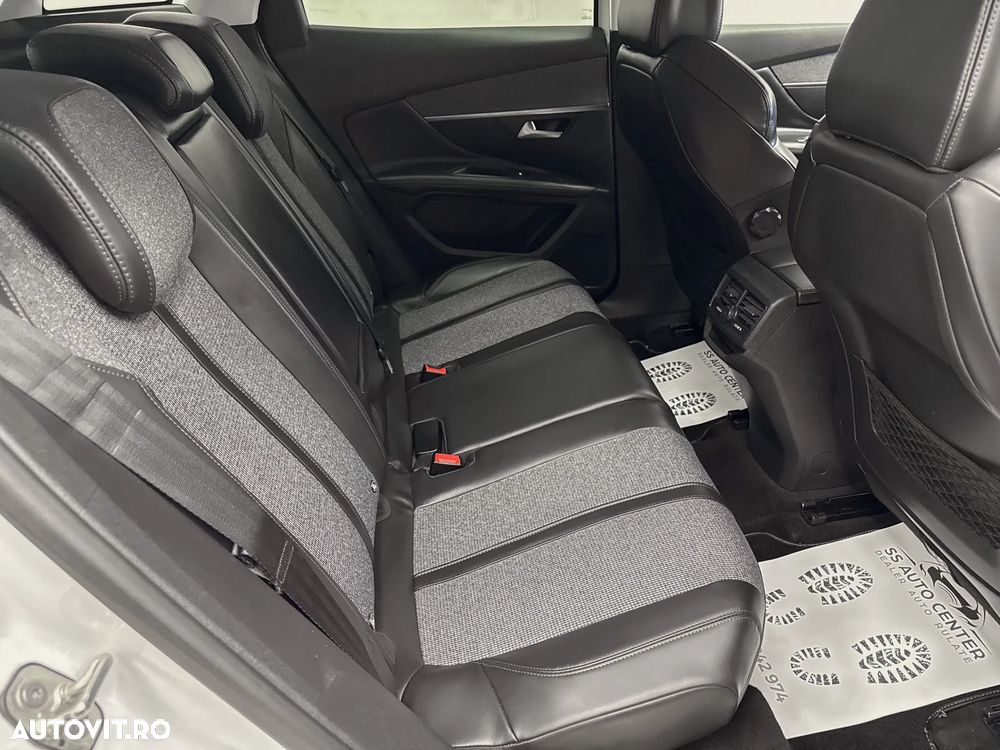 Peugeot 3008 1.2 PureTech S&S BVM6 Allure - 17