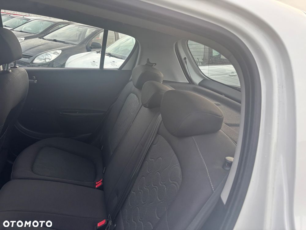 Hyundai i20 1.2 FIFA WM Edition - 16