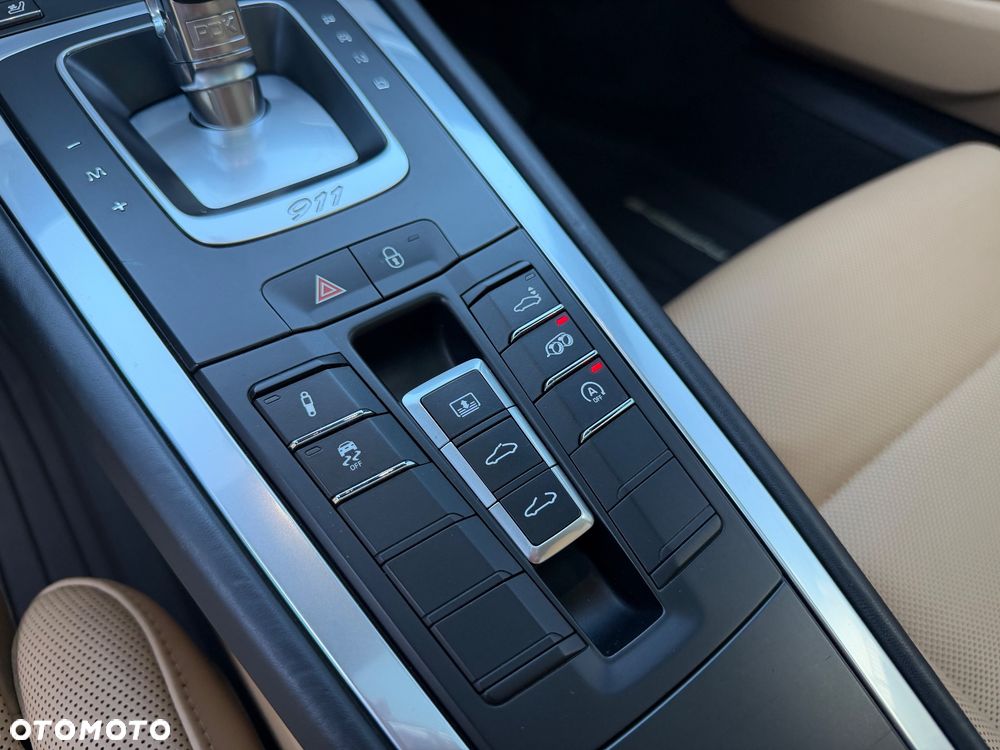 Porsche 911 Carrera 4S PDK - 31