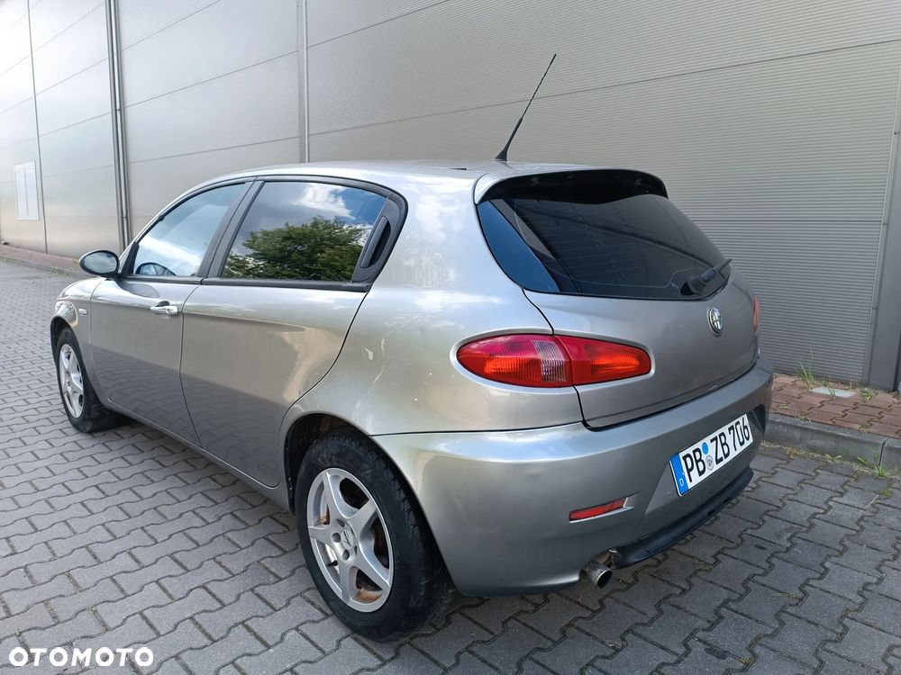 Alfa Romeo 147 1.6 Twin Spark 16V Moving - 12
