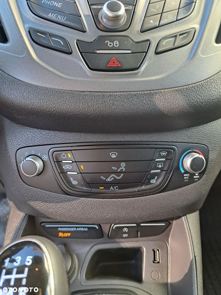 Ford Transit Courier - 14