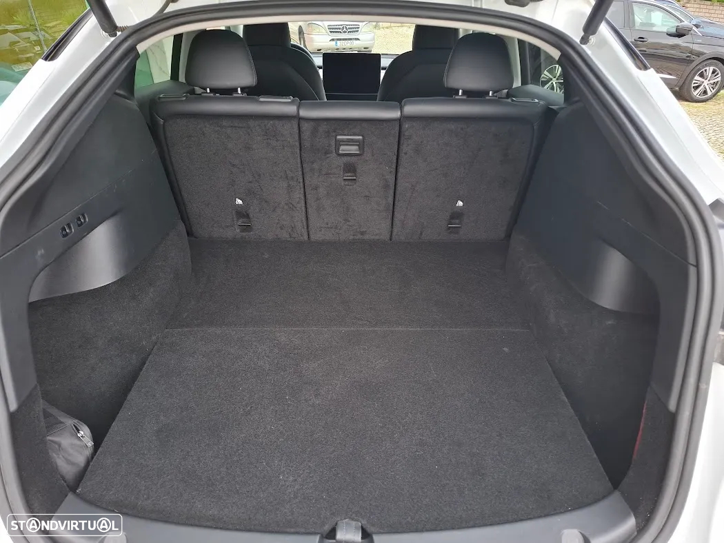 Tesla Model Y Long Range Dual Motor AWD - 46