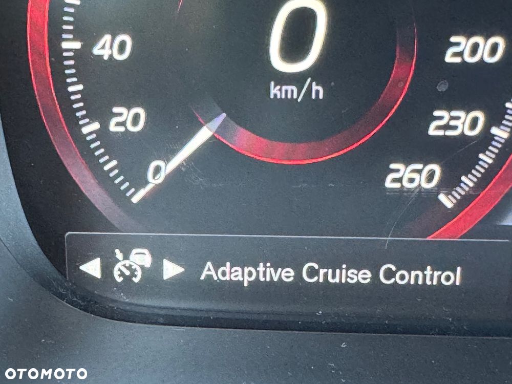 Volvo V90 D4 Momentum - 28