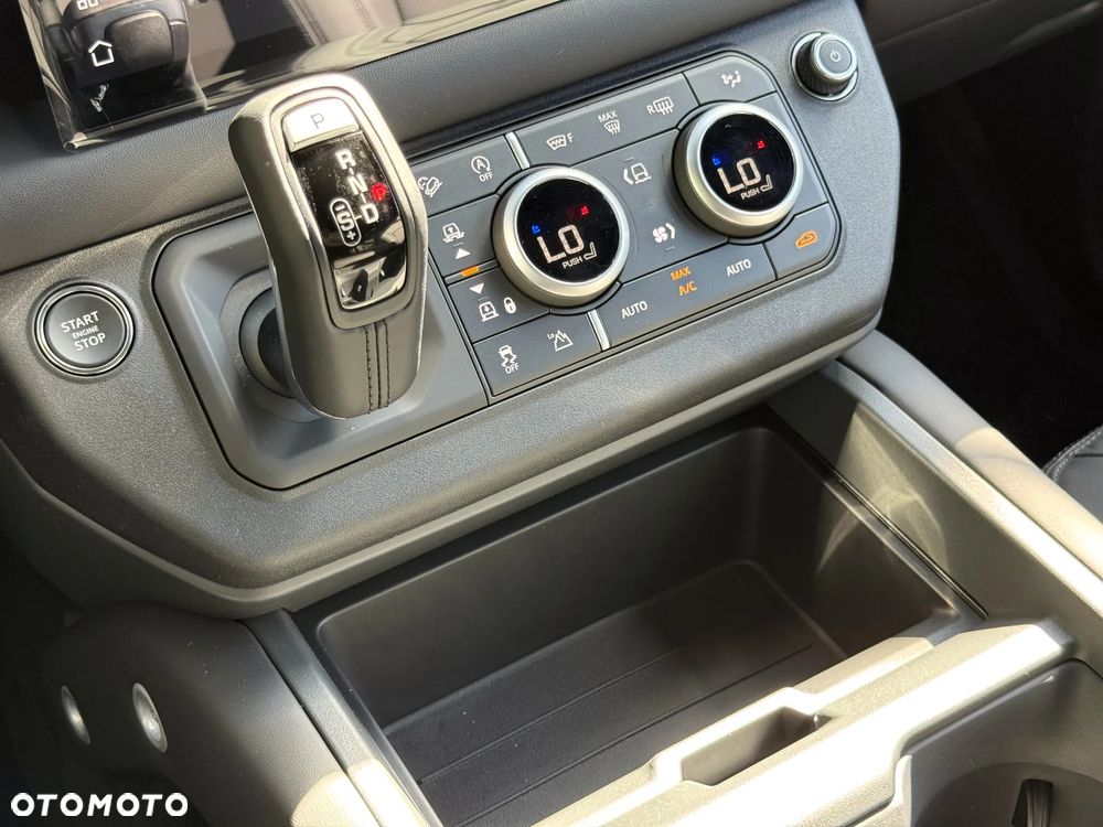 Land Rover Defender 110 D300 X-Dynamic HSE - 7
