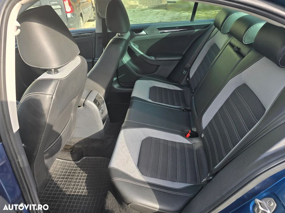 Volkswagen Jetta 2.0 TDI DSG Highline - 13