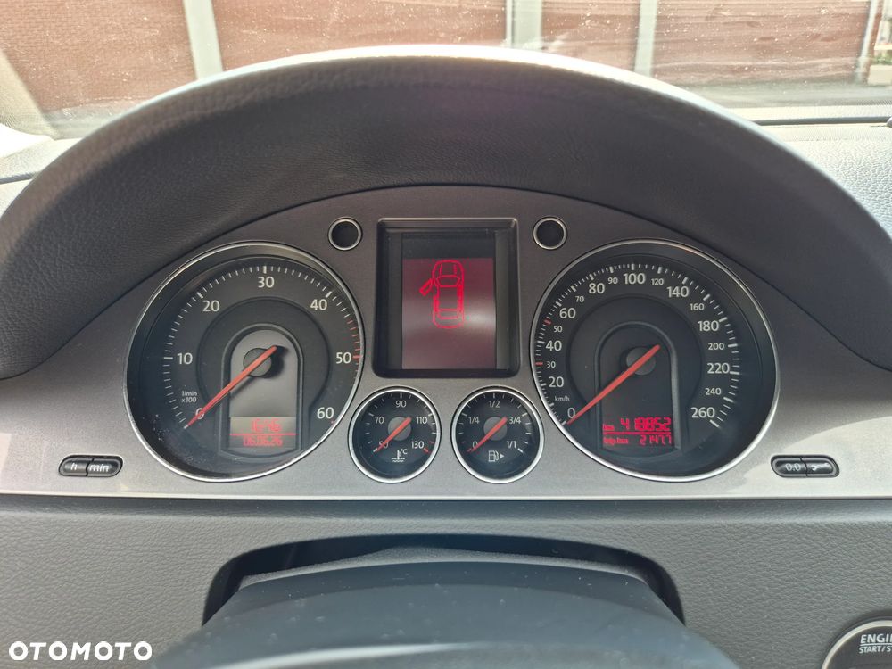 Volkswagen Passat 1.9 TDI DPF BlueMotion - 24