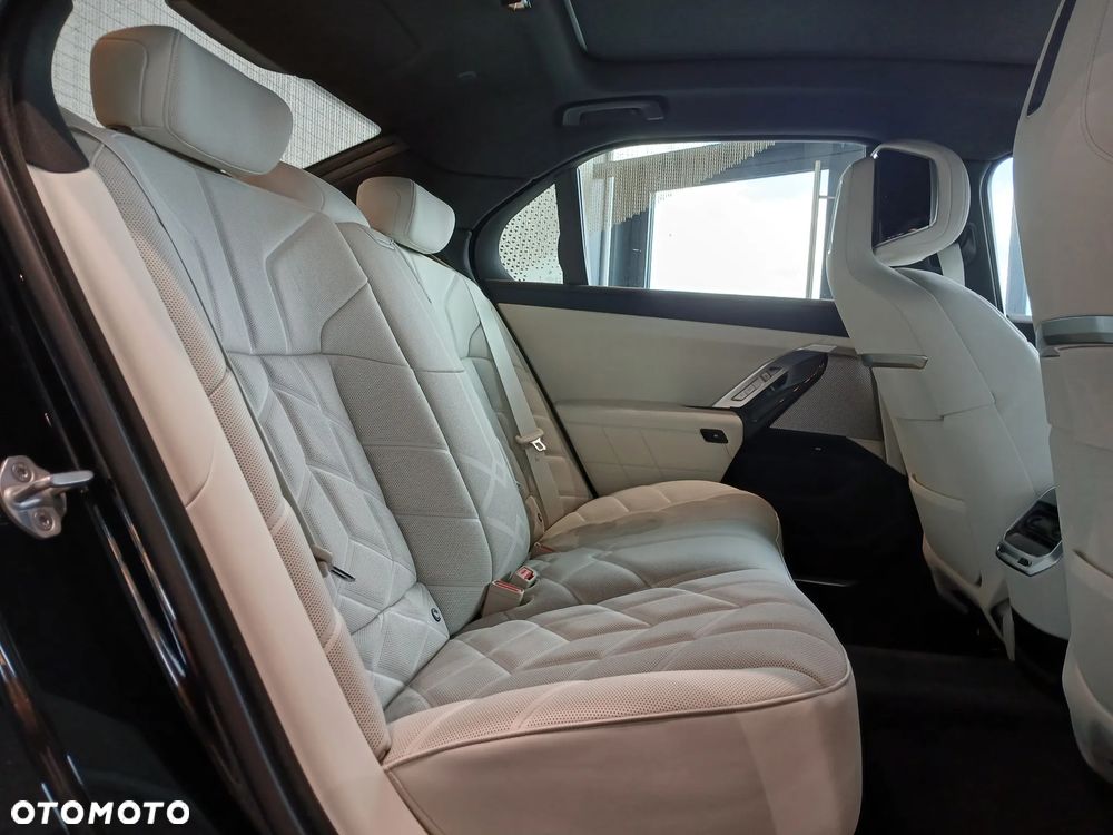 BMW Seria 7 740d xDrive mHEV sport - 29
