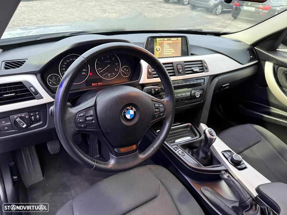 BMW 318 d Touring - 11