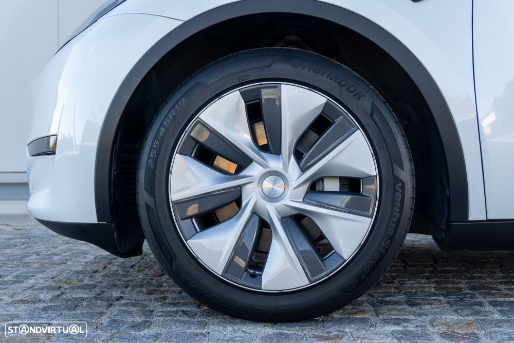 Tesla Model Y 2023 photo 4