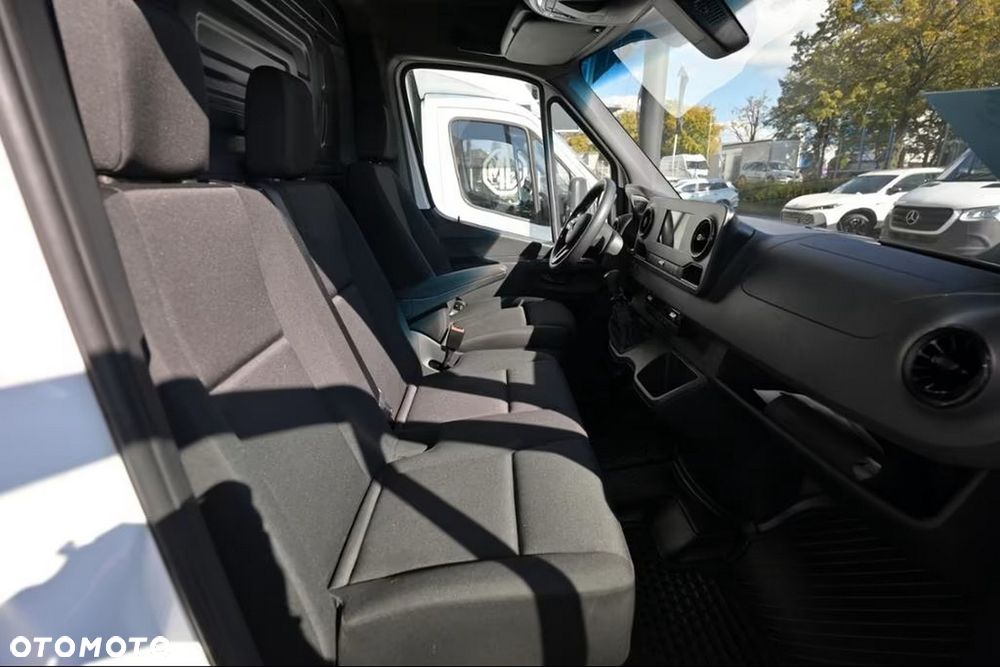 Mercedes-Benz Sprinter - 12