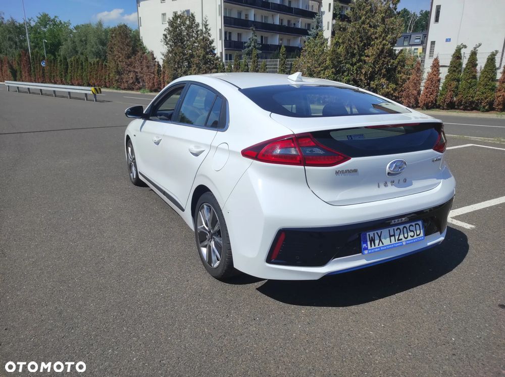 Hyundai IONIQ - 8