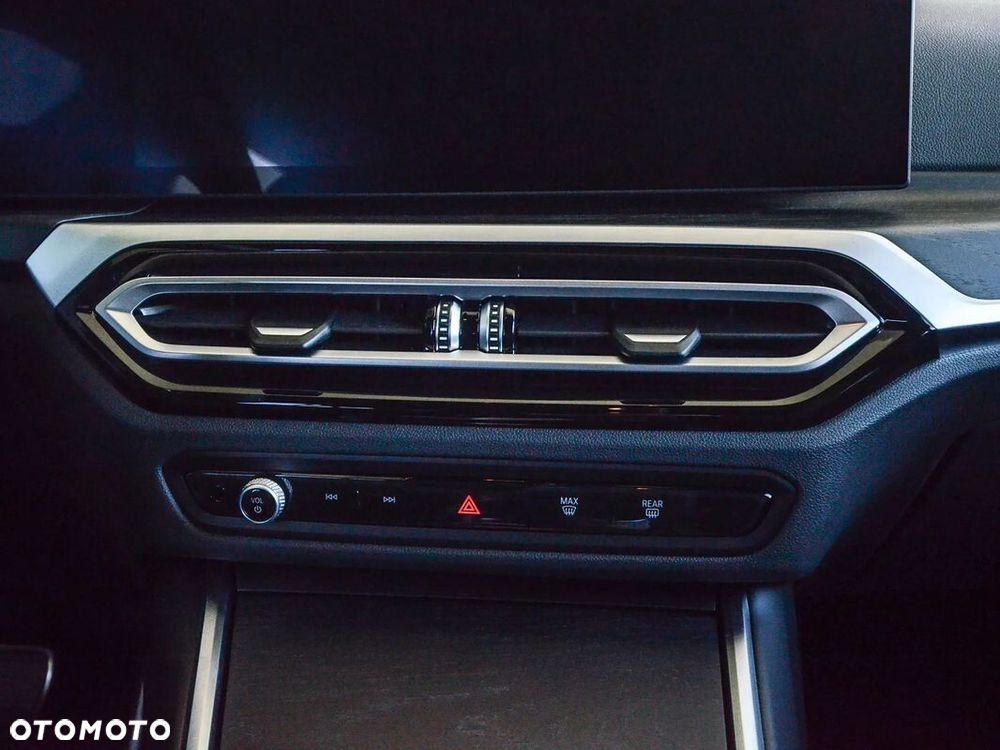 BMW Seria 3 330e xDrive M Sport sport - 34