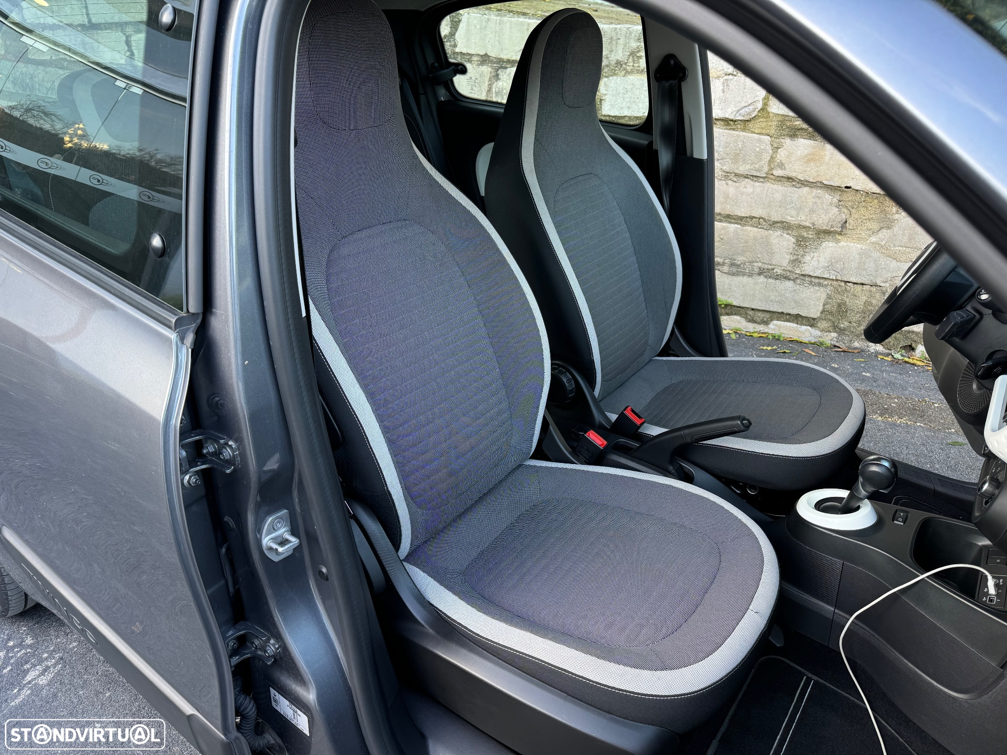 Renault Twingo Z.E. 22 Intens - 21