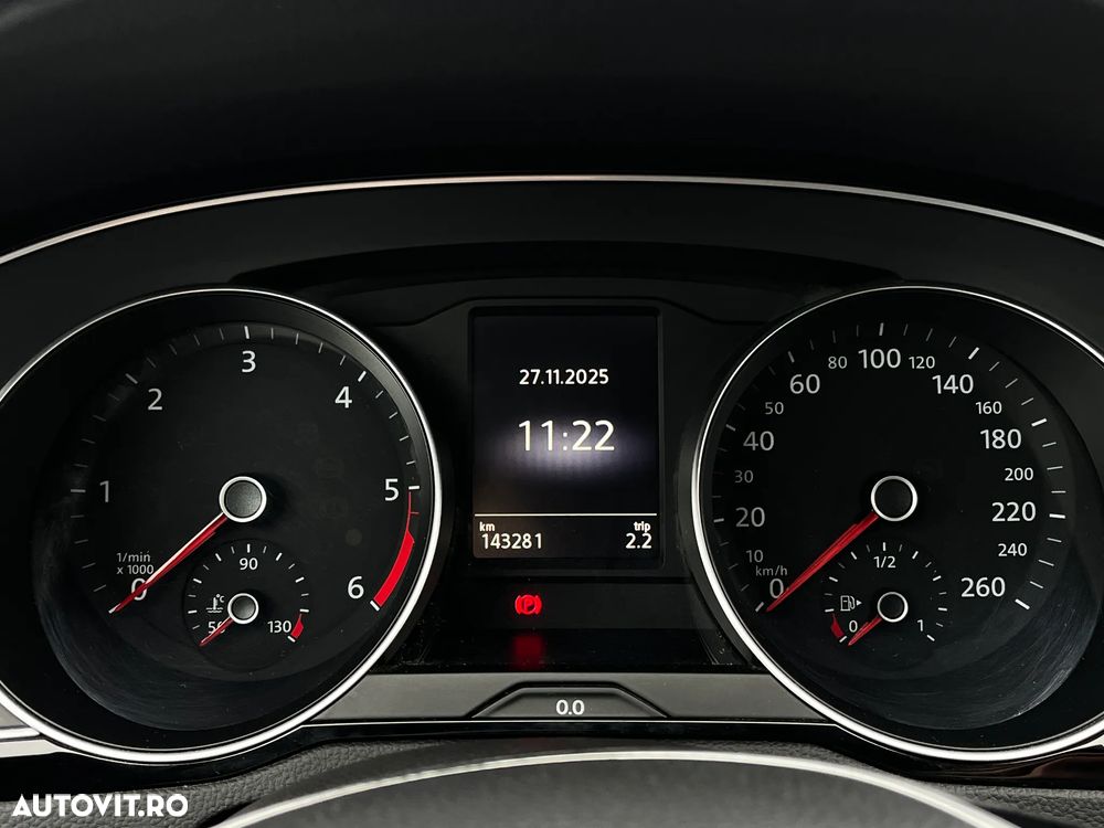 Volkswagen Passat - 15