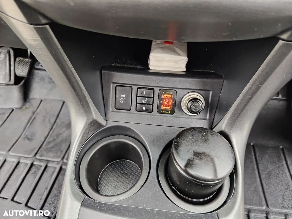 Toyota RAV4 2.2 D-4D 4x4 - 37