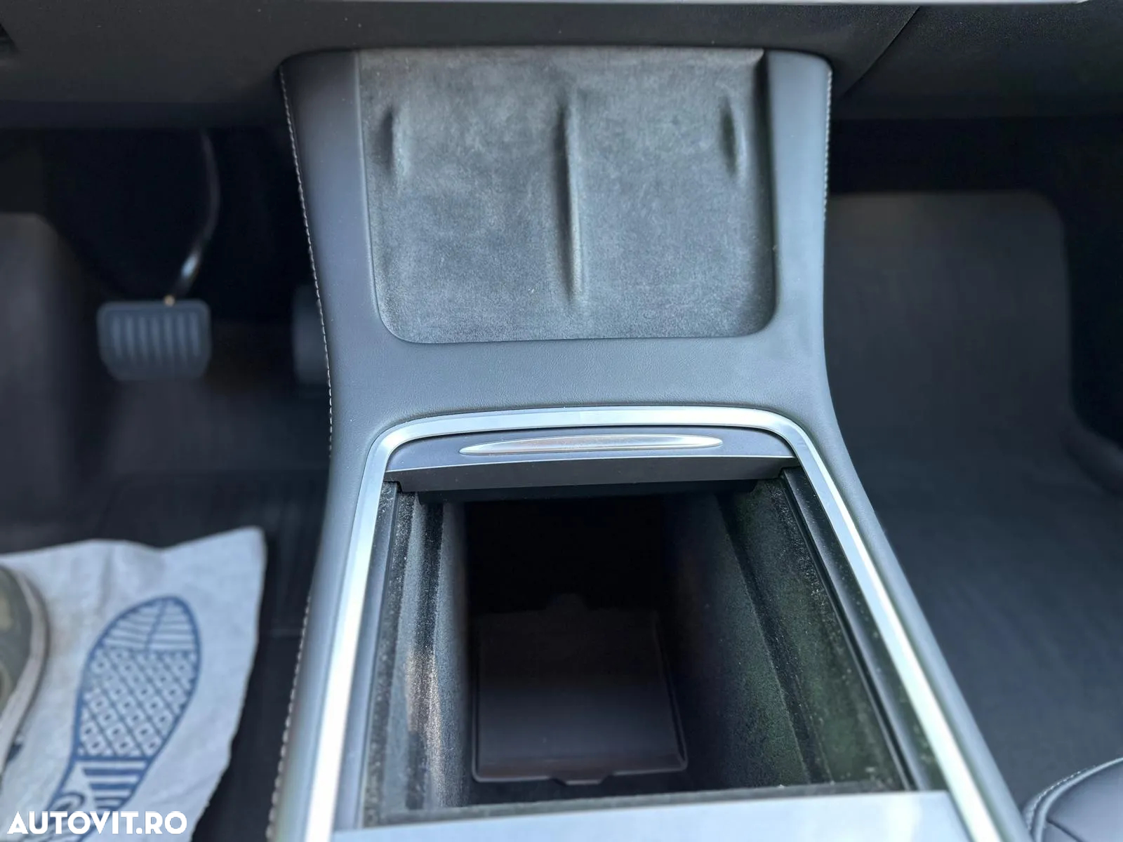 Tesla Model Y Long Range Dual Motor AWD - 11