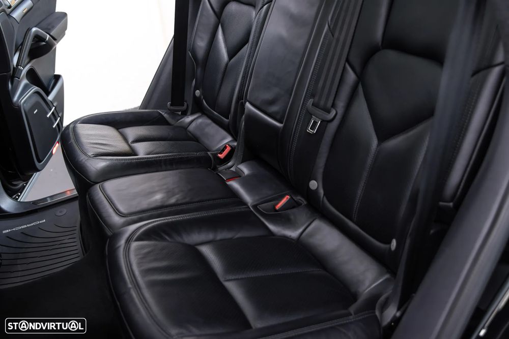 Porsche Cayenne GTS Tiptronic S - 25