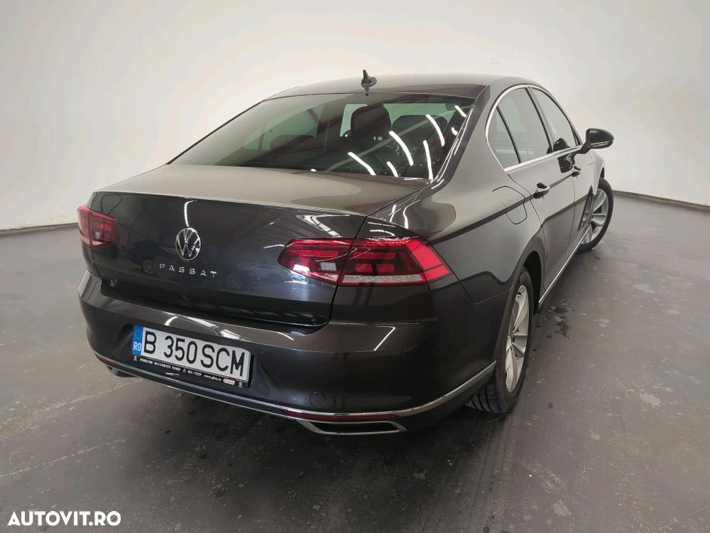 Volkswagen Passat - 2