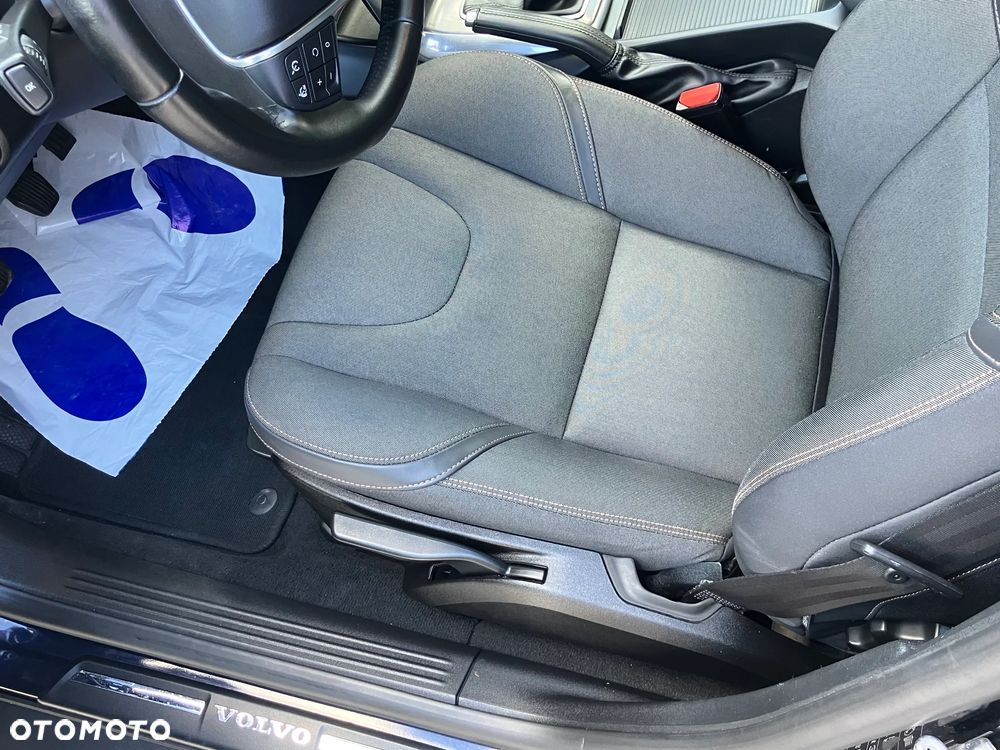 Volvo V40 Cross Country D2 Linje Svart - 18
