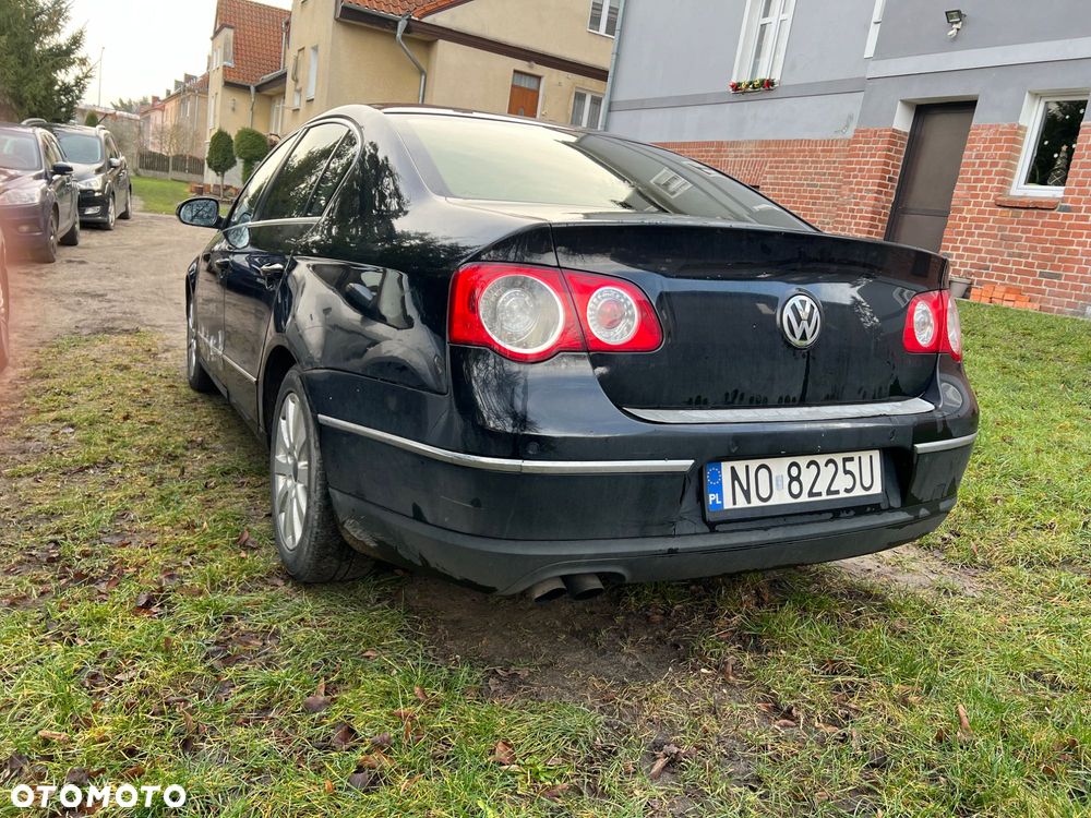 Volkswagen Passat - 1